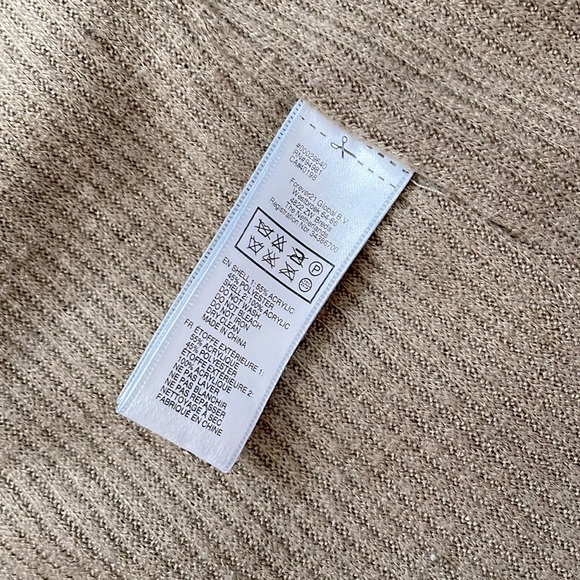 Faux Fur Vest- Size Medium, Ribbed back - Picture 2 of 4